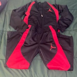 Boys size 6M (youth) Jordan jogging suit Red and Black